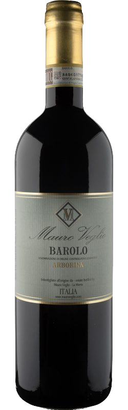 En glasflaska med Barolo Arborina, ett rött vin från Piemonte i Italien