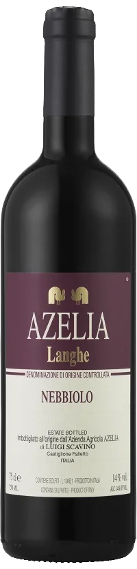 En glasflaska med Langhe Nebbiolo Azelia, ett rött vin från Piemonte i Italien